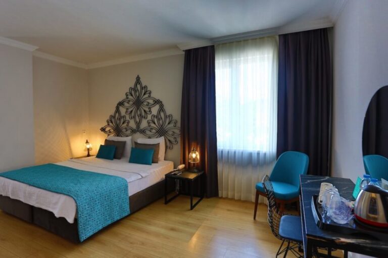 azuu-hotel-room-1024x682